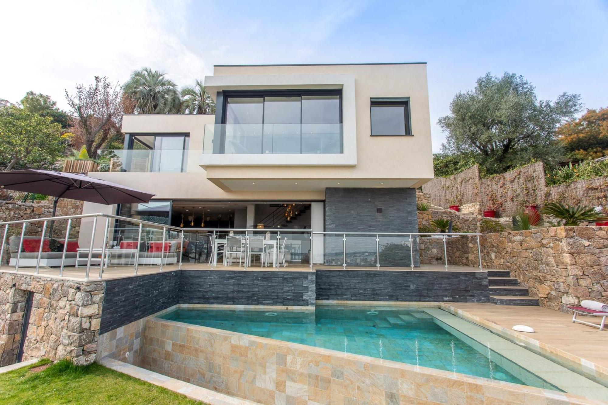 Golfe-juancannes Modern 3-bedroom With Swimming Pool And Sea View * Vallauris